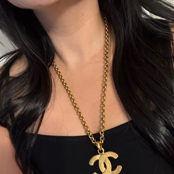Chanel Vintage Large Gold CC Logo Pendant Chain Necklace - Picture 1 of 12